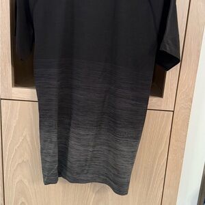 Lululemon Swiftly Tech Short-Sleeve
Hip Length Athletic T-Shirt 12